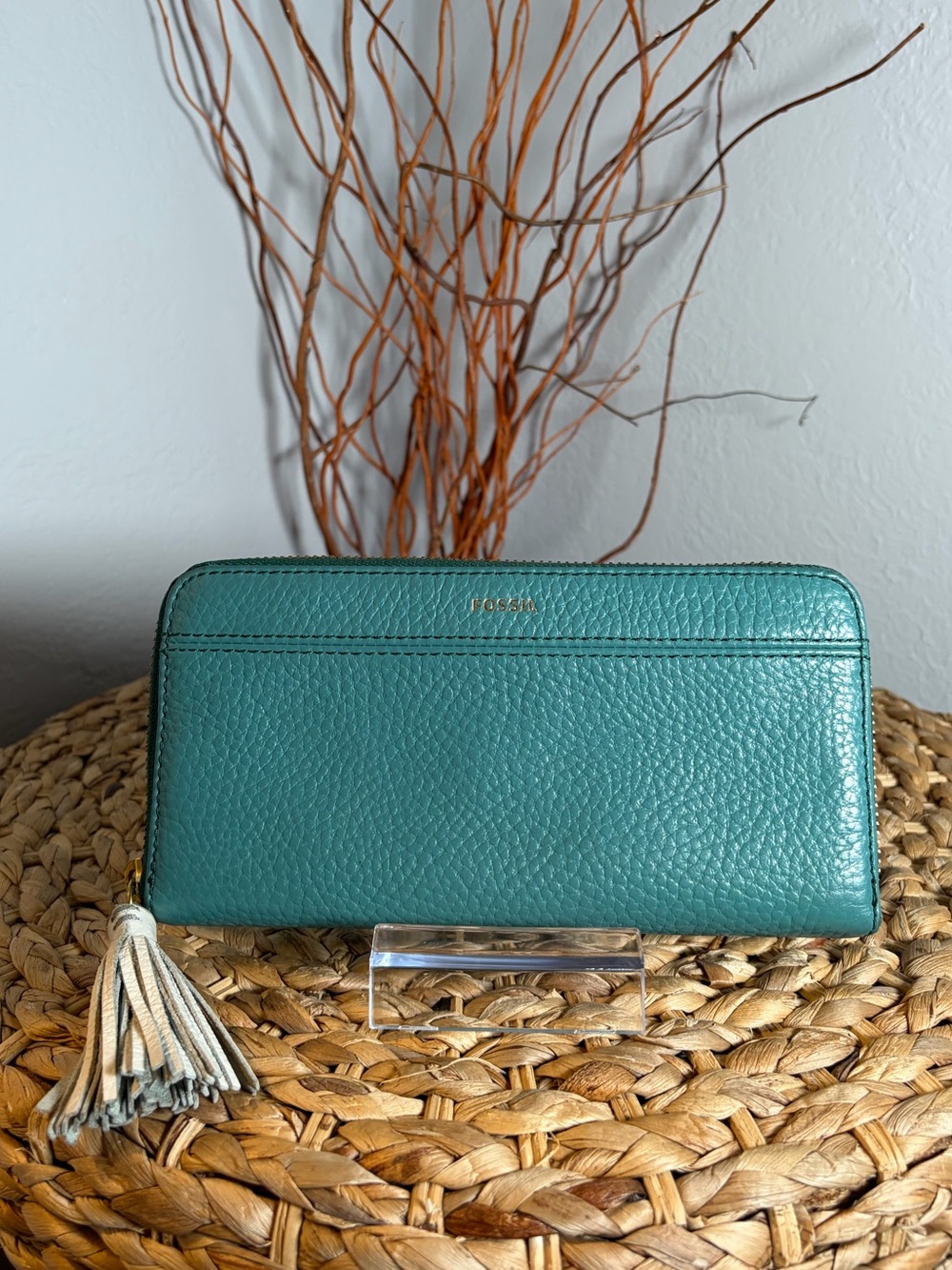 FOSSIL PEBBLED LEATHER ZIP WALLET w/ TASSEL